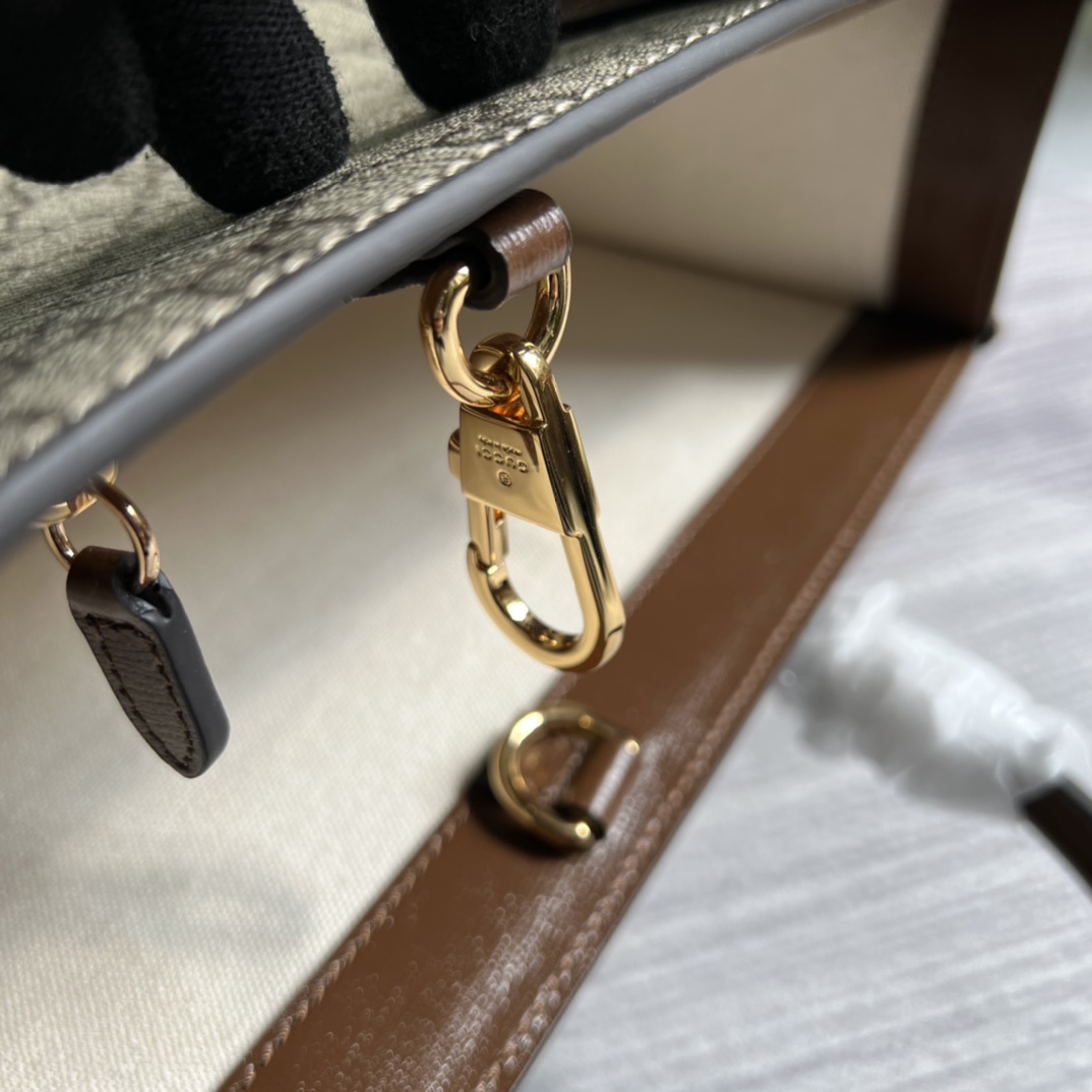674148 Medium tote with Interlocking G, gucci Bags for Men