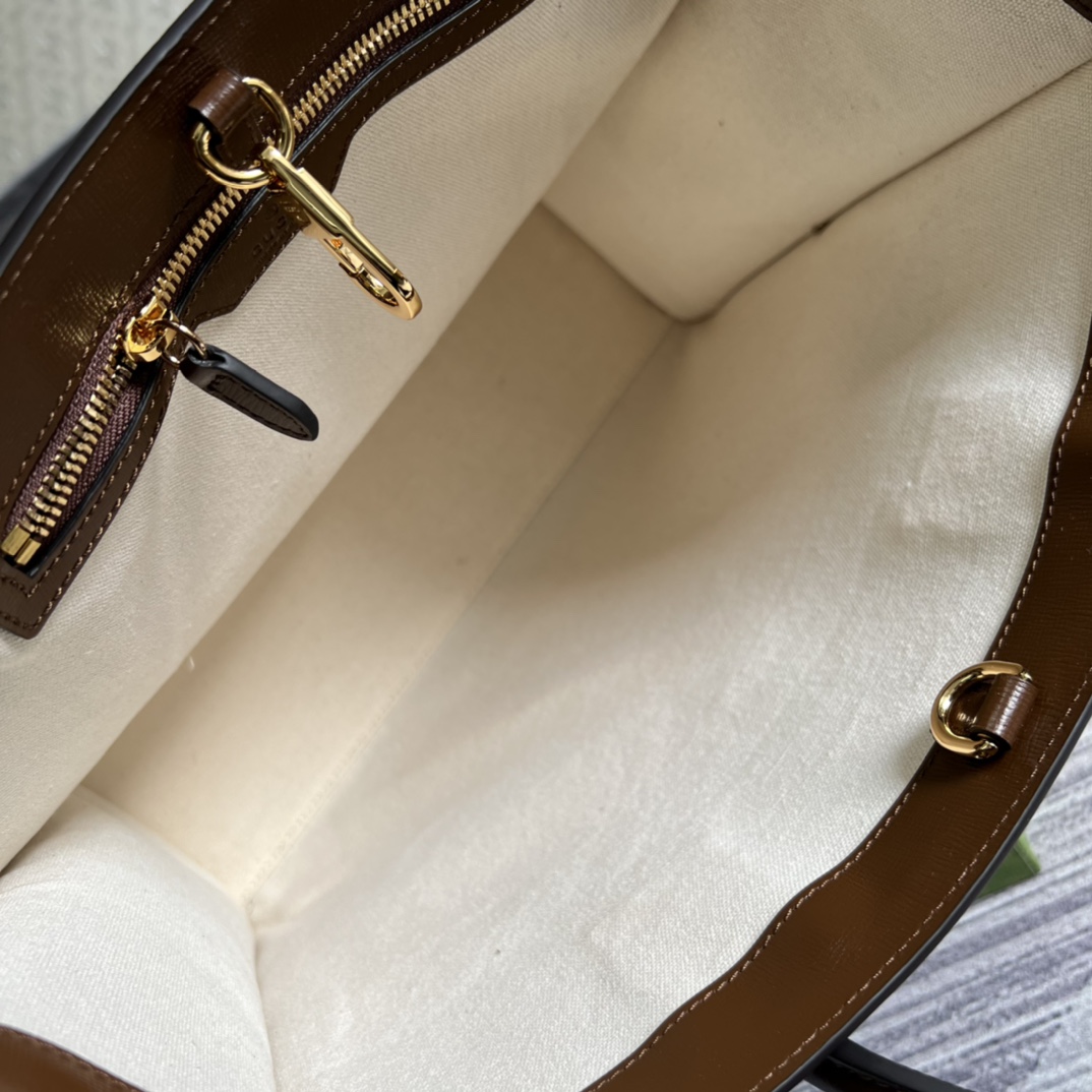 674148 Medium tote with Interlocking G, gucci Bags for Men