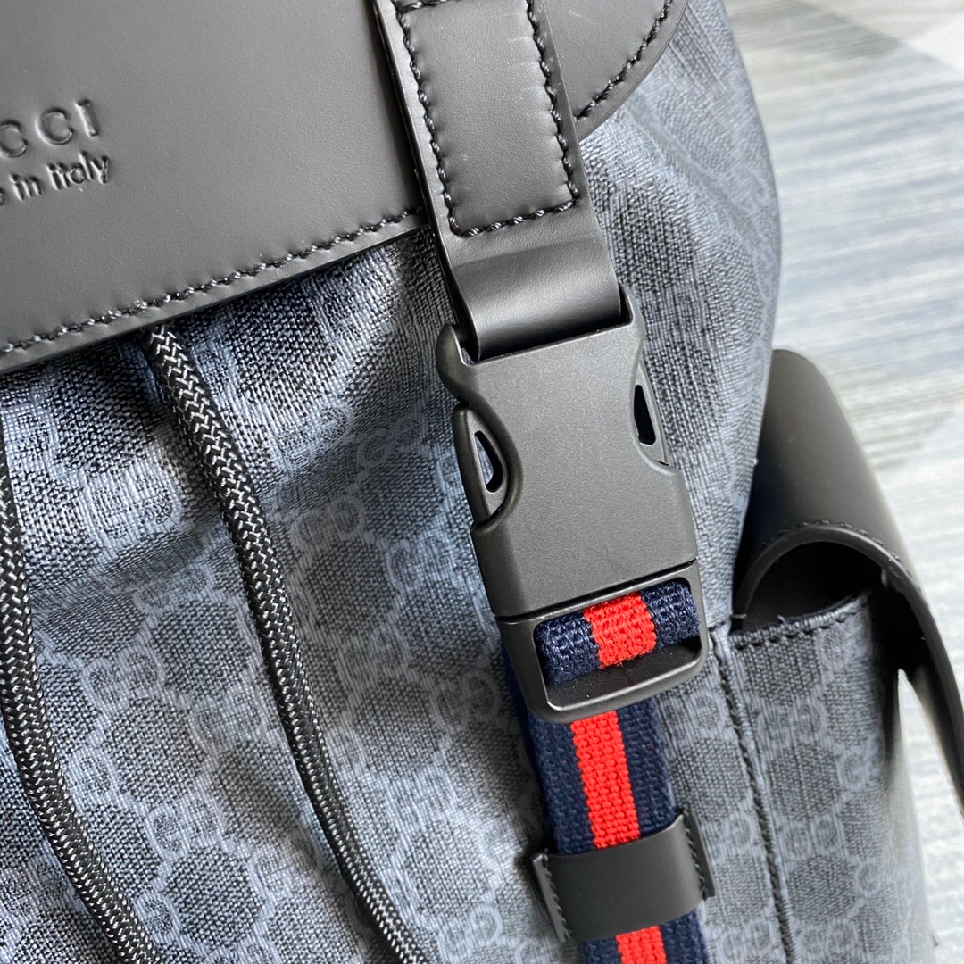 495563  GG Black backpack