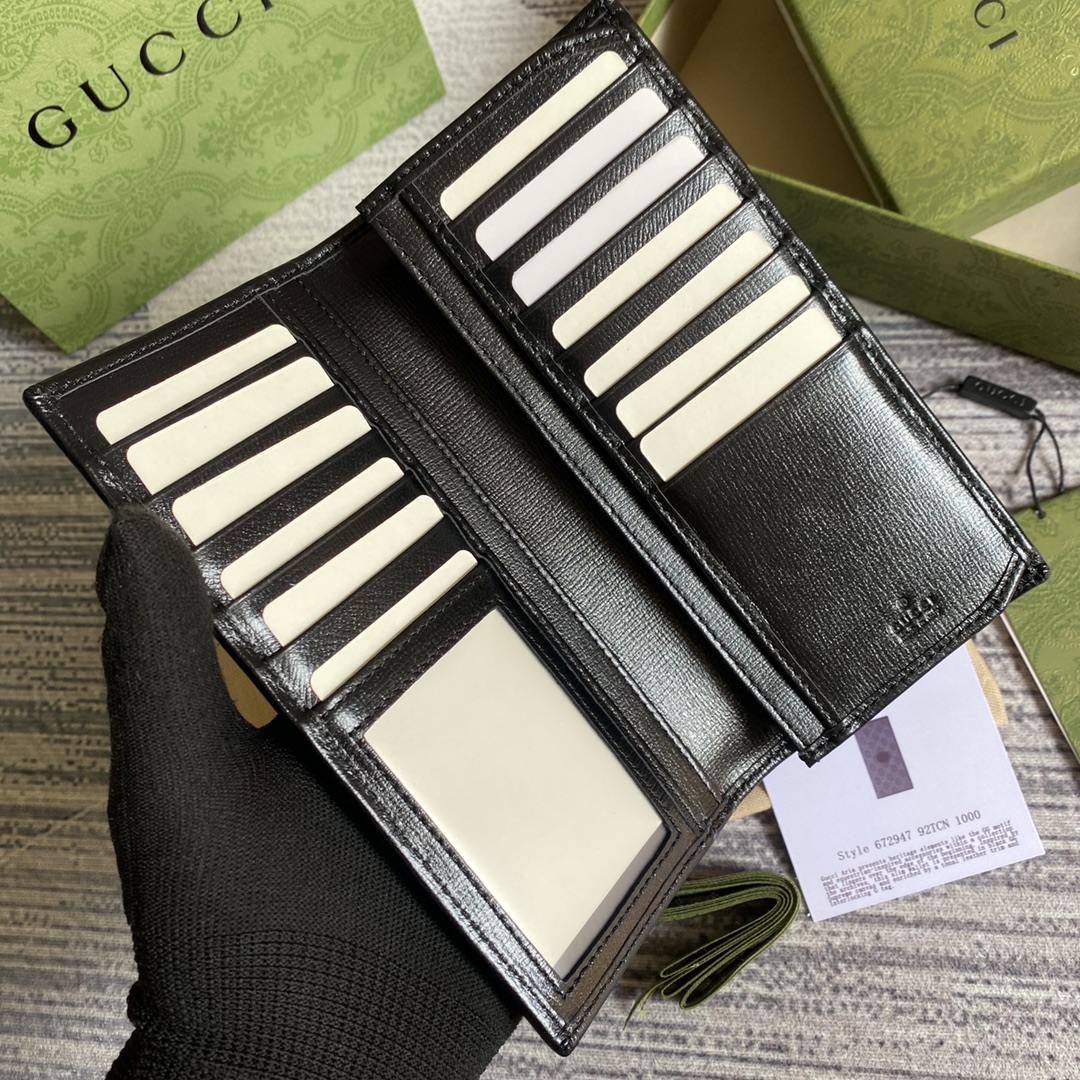 672947 Wallet with Interlocking G, Gucci