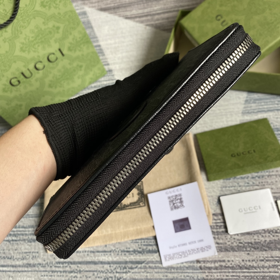 673003 Zip around wallet with Interlocking G, Gucci