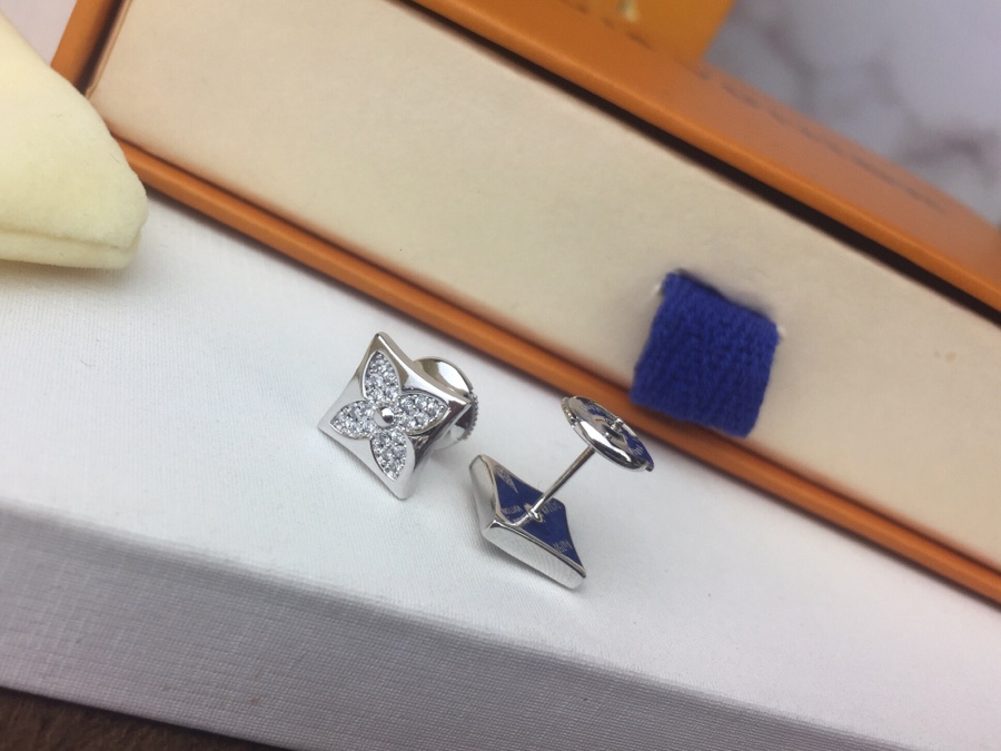 Earrings, Louis Vuitton LV