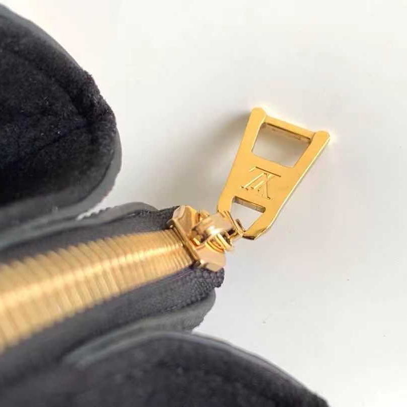 SURÈNE MM, Louis Vuitton LV