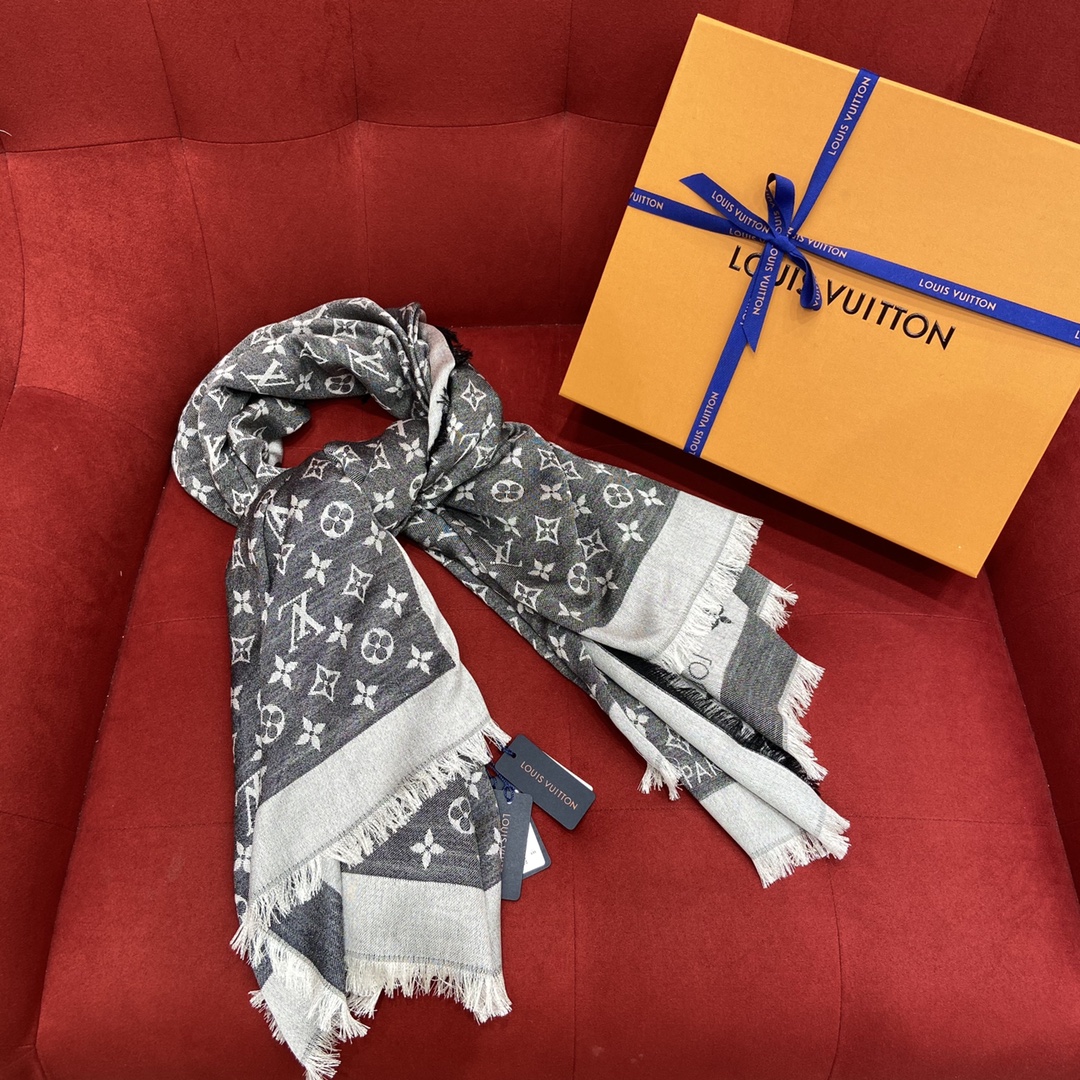 MONOGRAM SHINE SHAWL, LV