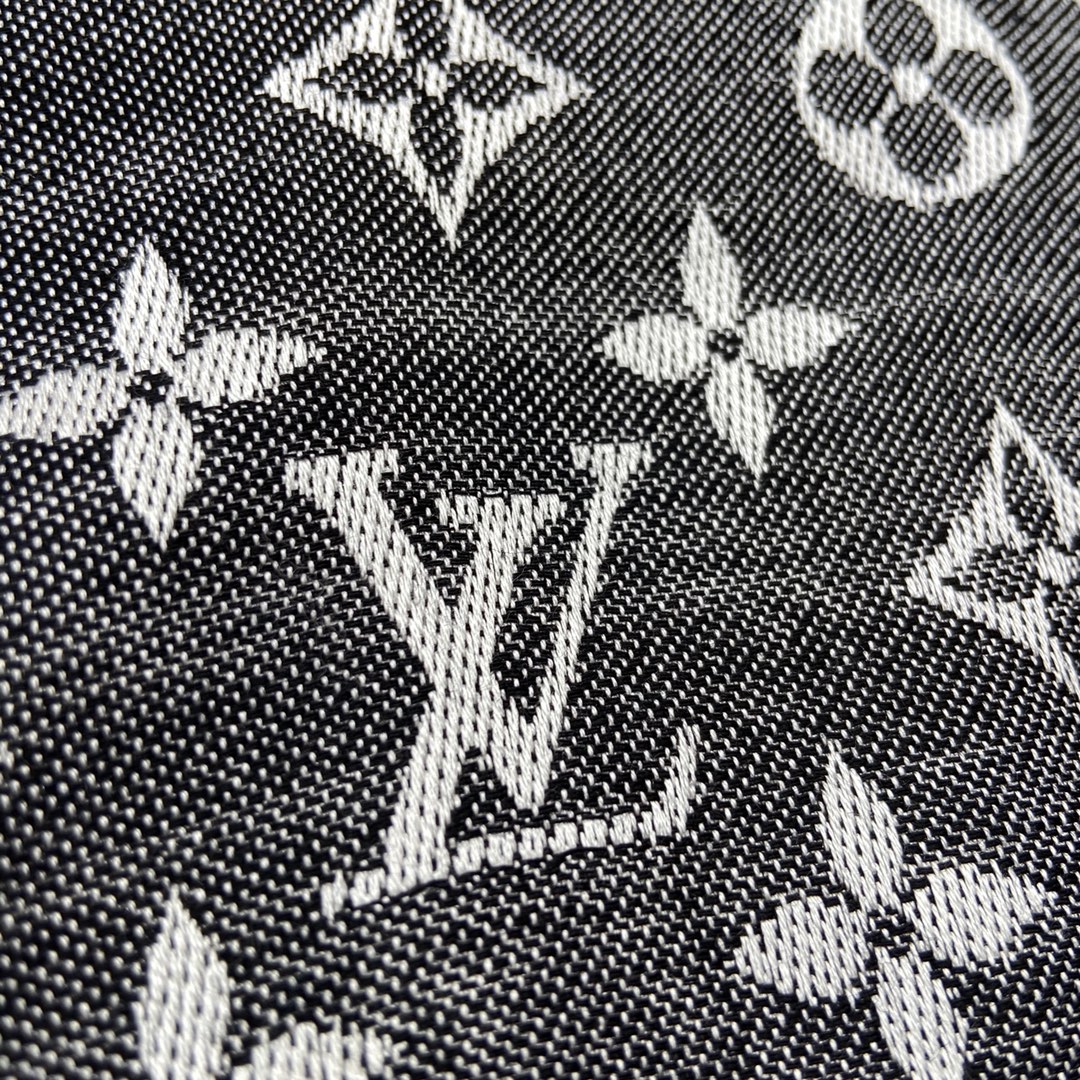 MONOGRAM SHINE SHAWL, LV
