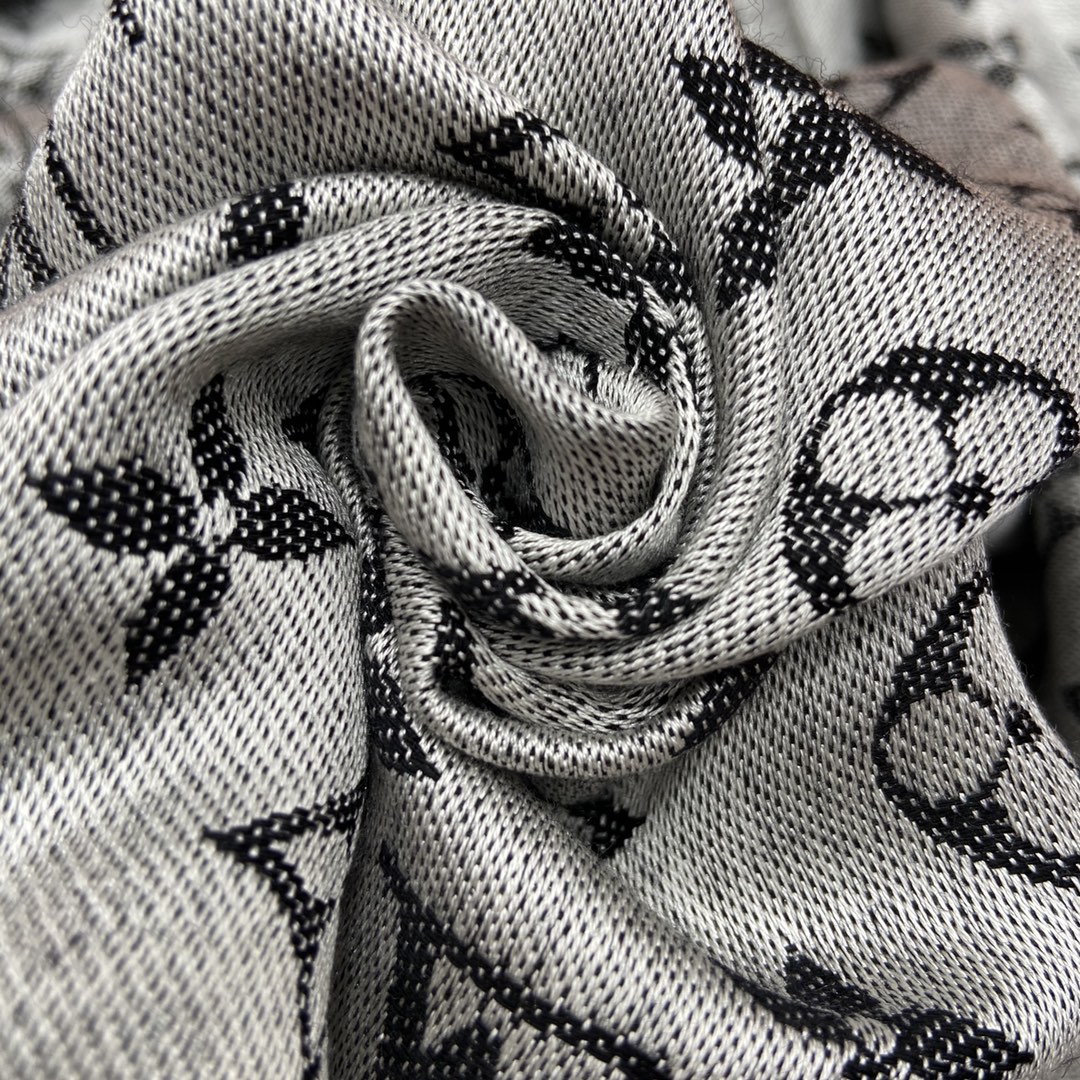 MONOGRAM SHINE SHAWL, LV