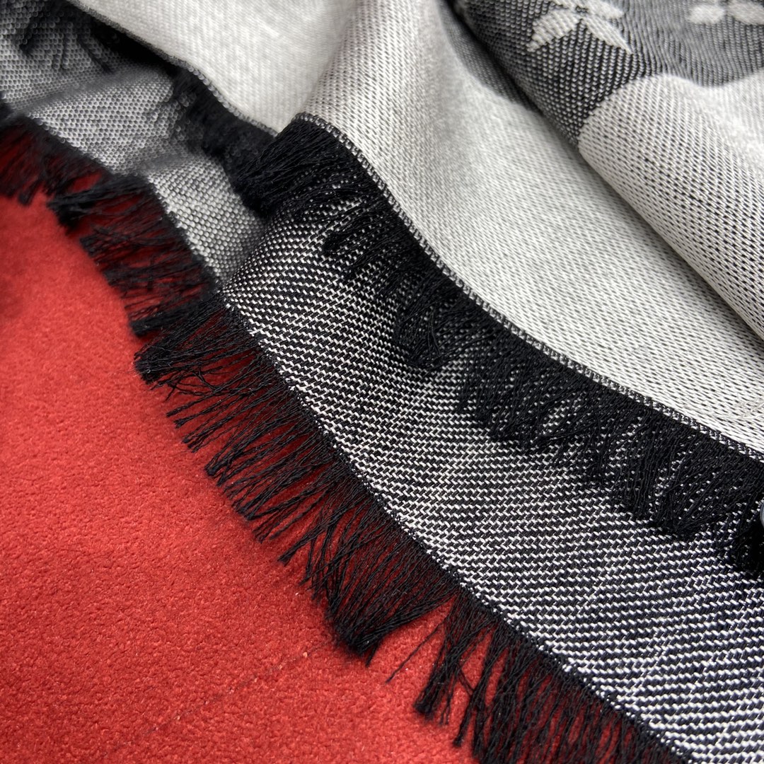 MONOGRAM SHINE SHAWL, LV