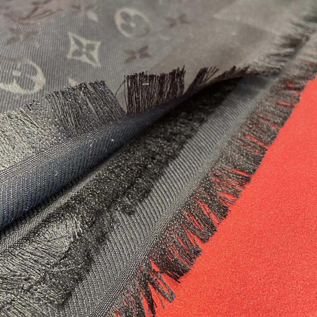 MONOGRAM SHINE SHAWL, LV
