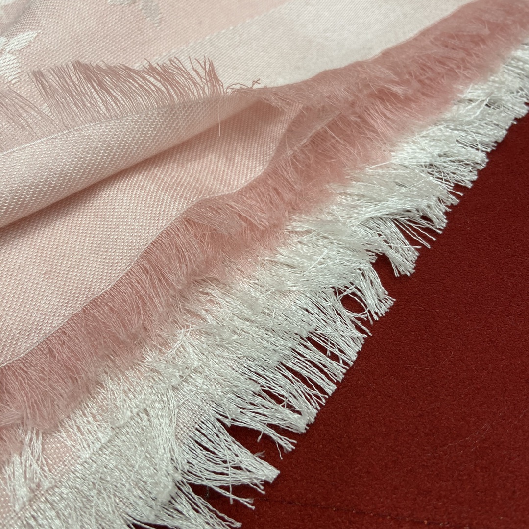 MONOGRAM SHINE SHAWL, LV