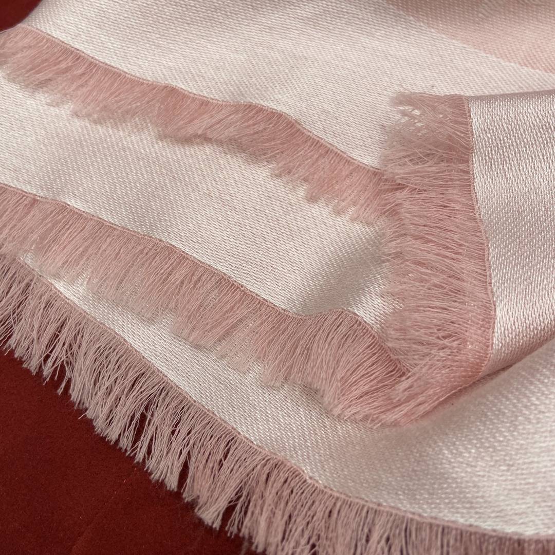 MONOGRAM SHINE SHAWL, LV