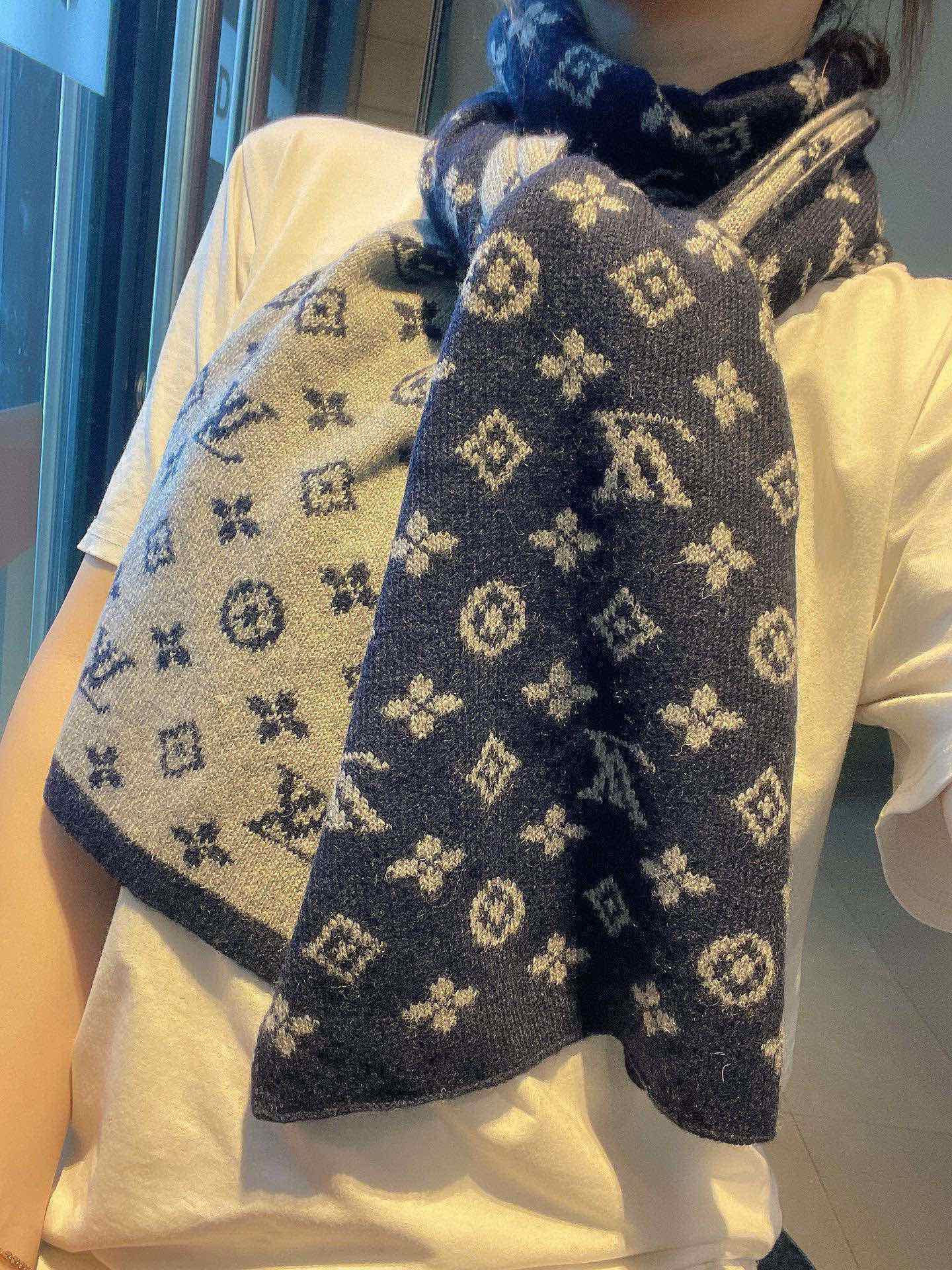 LOUIS VUITTON LV SCARF