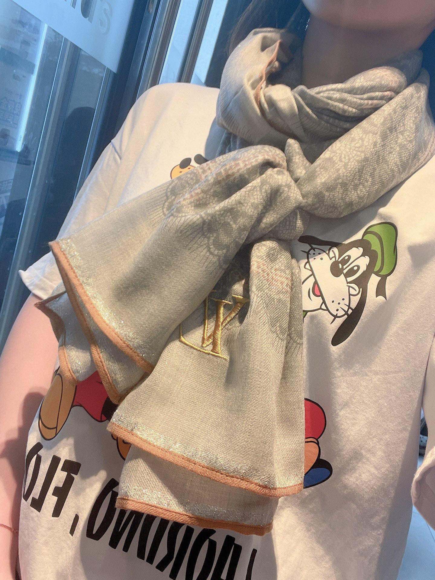 LOUIS VUITTON LV SCARF