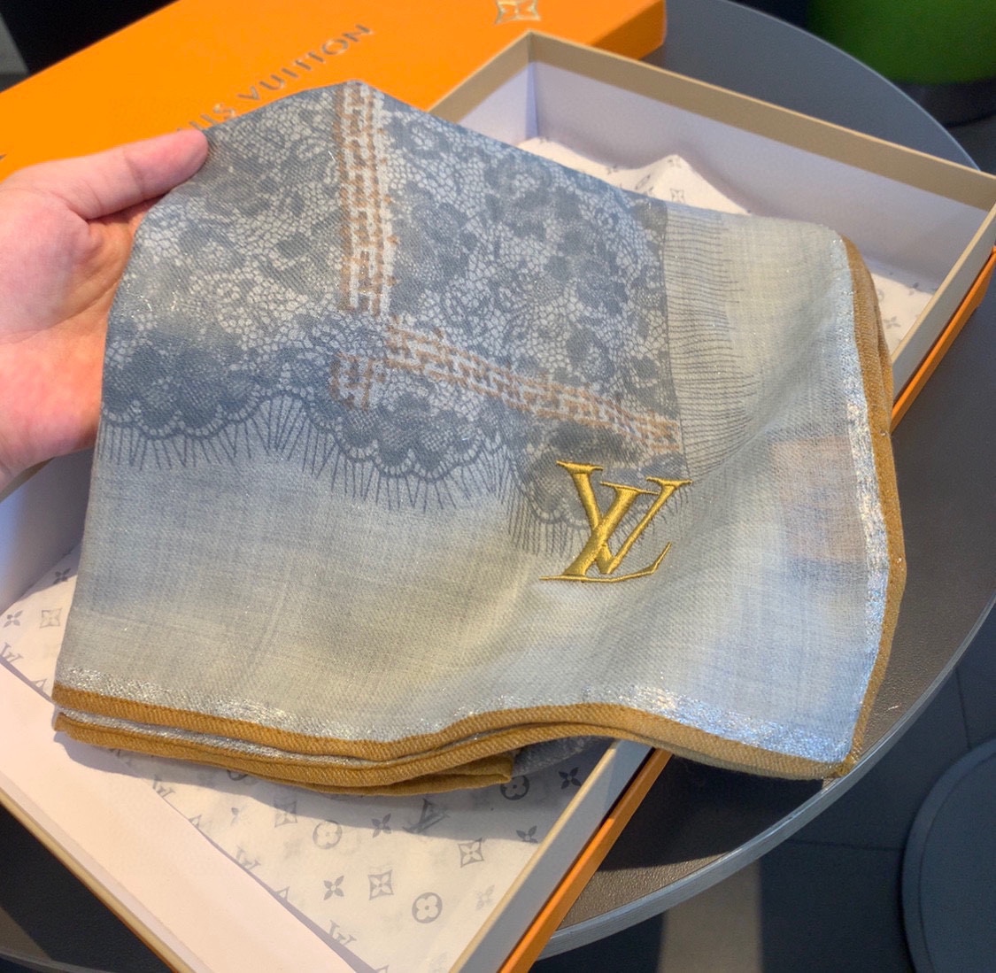 LOUIS VUITTON LV SCARF