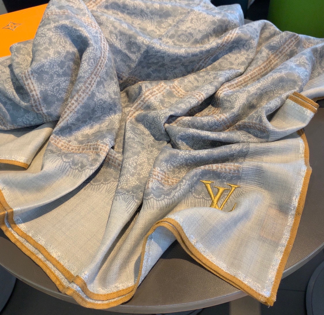 LOUIS VUITTON LV SCARF