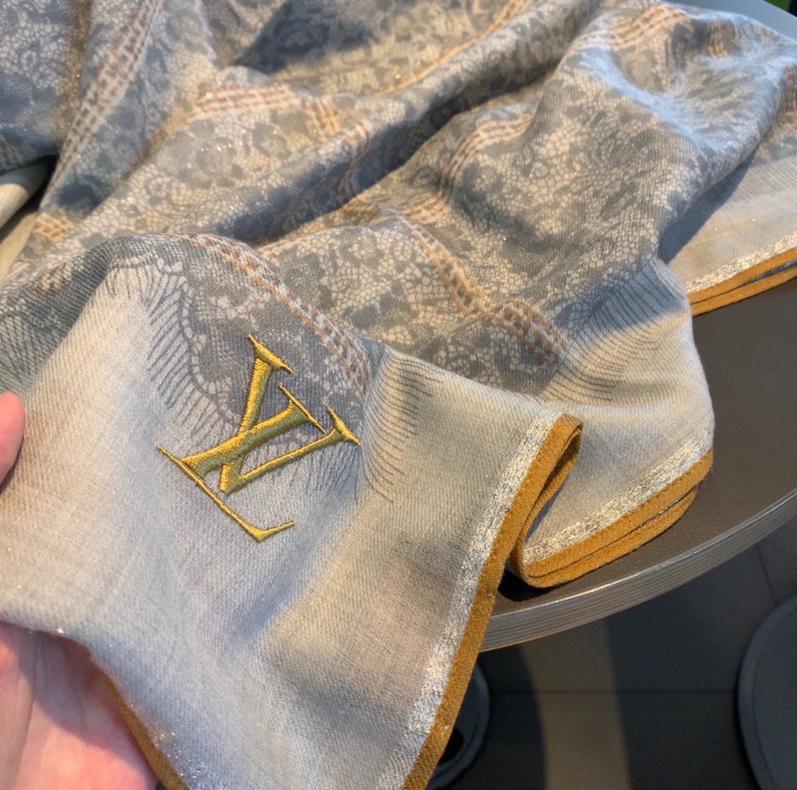 LOUIS VUITTON LV SCARF