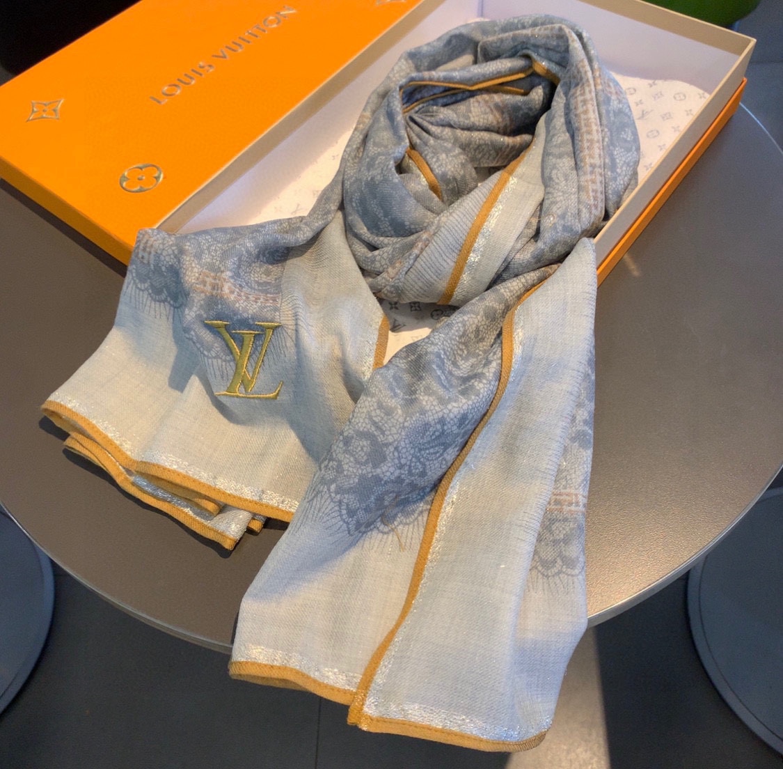LOUIS VUITTON LV SCARF