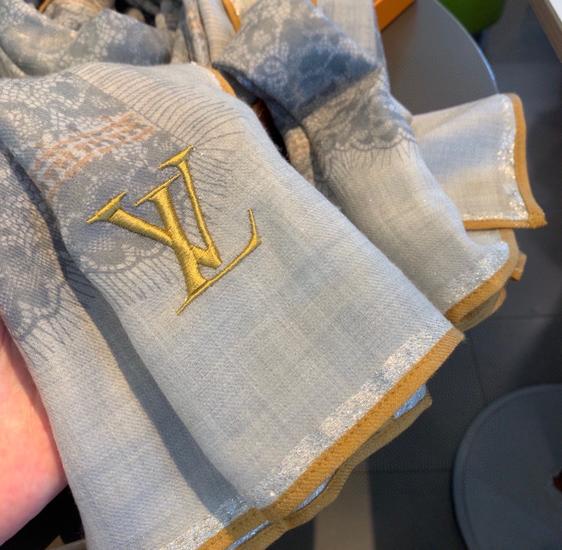LOUIS VUITTON LV SCARF