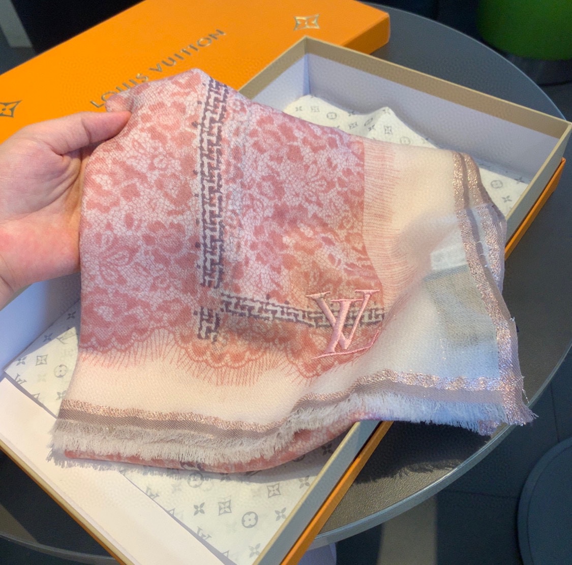 LOUIS VUITTON LV SCARF