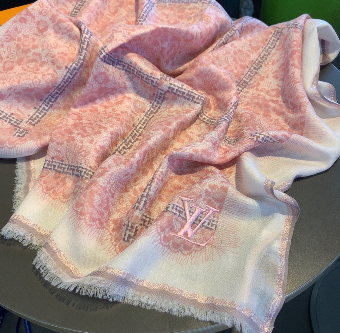 LOUIS VUITTON LV SCARF