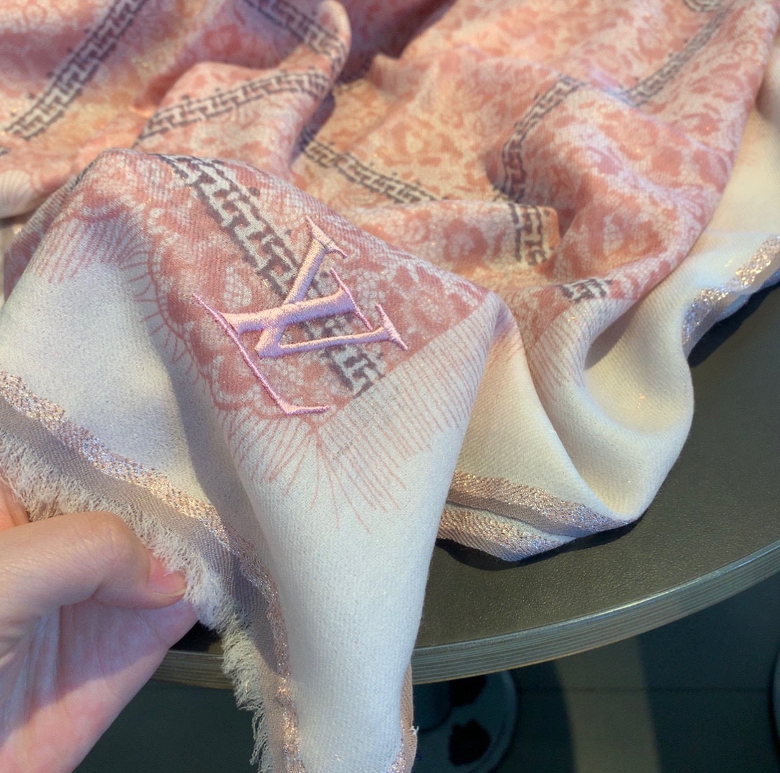 LOUIS VUITTON LV SCARF