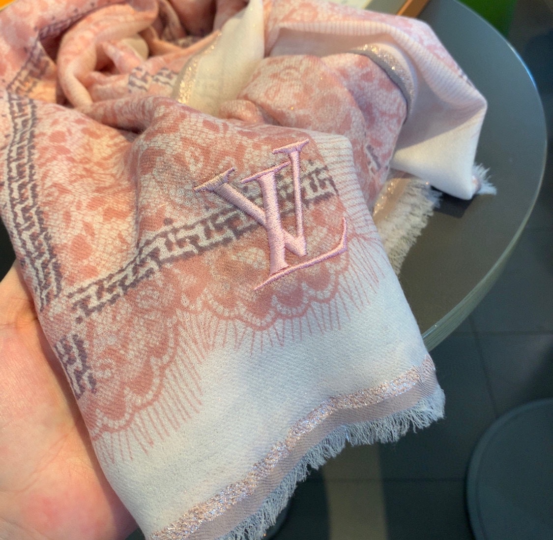 LOUIS VUITTON LV SCARF