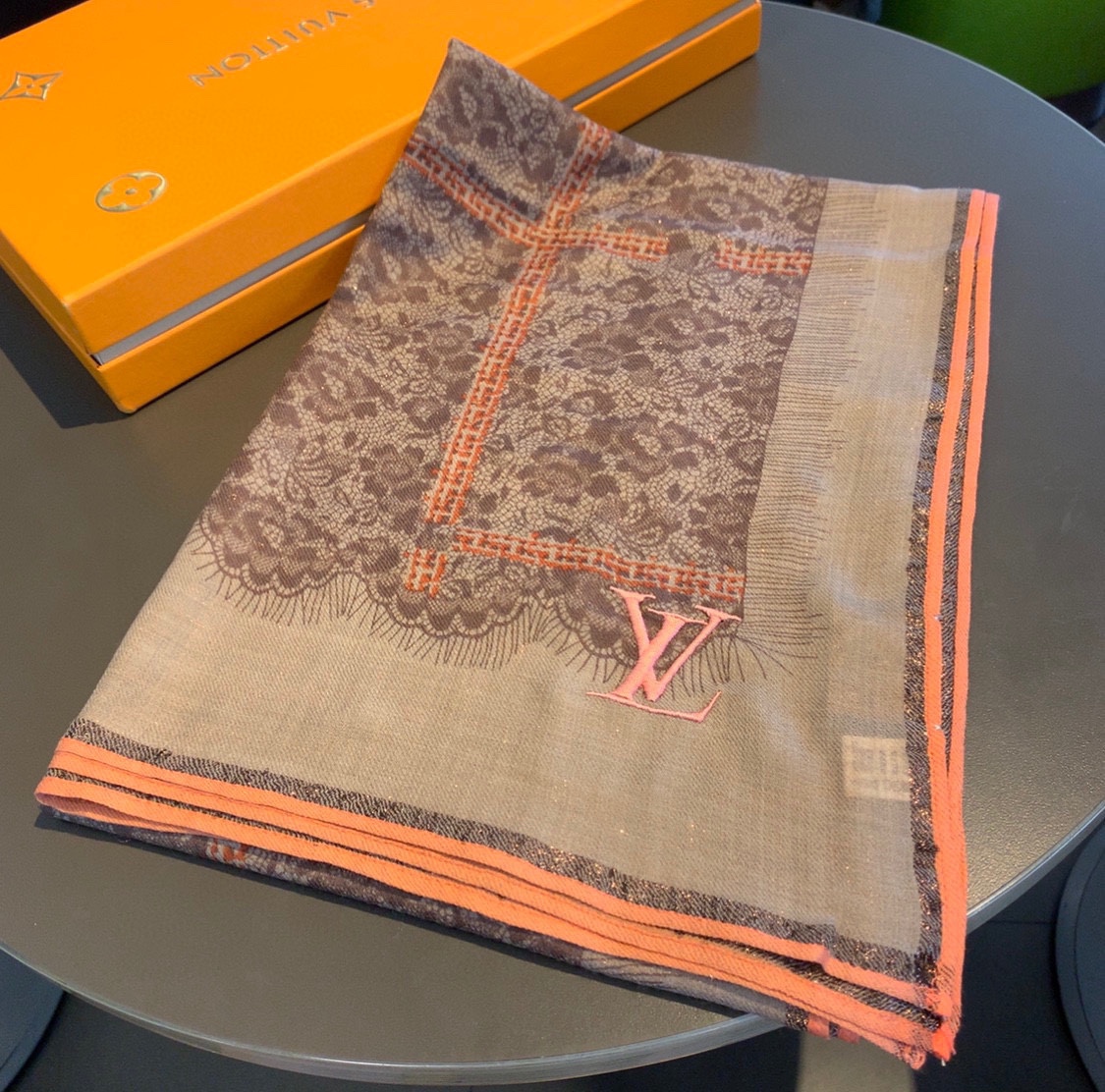 LOUIS VUITTON LV SCARF