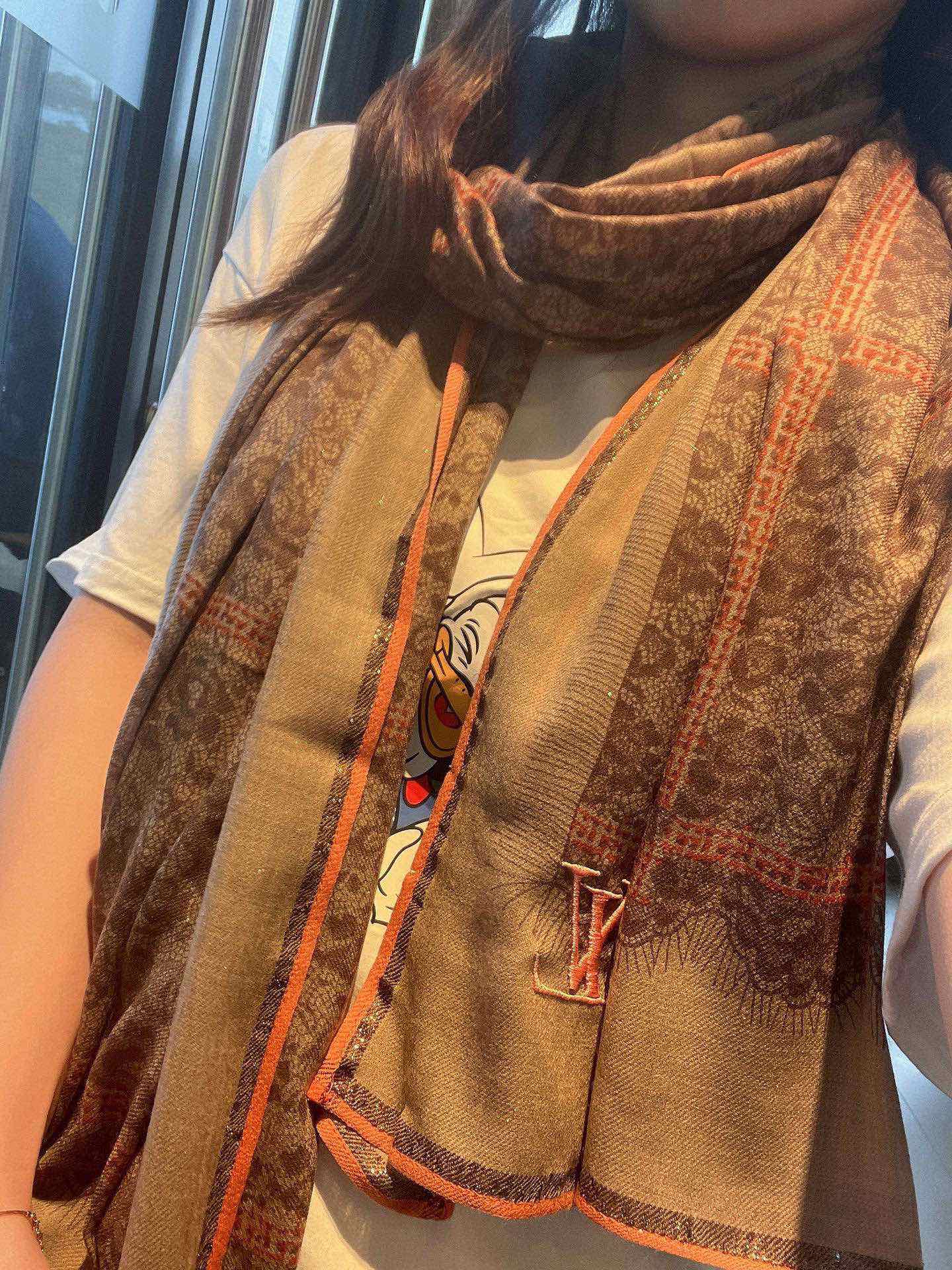 LOUIS VUITTON LV SCARF