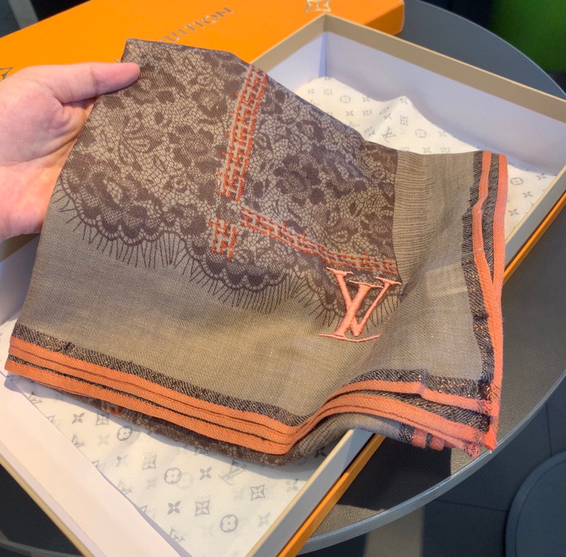 LOUIS VUITTON LV SCARF