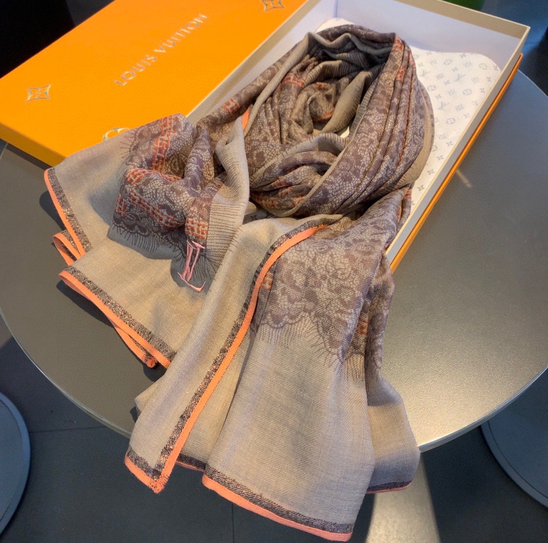 LOUIS VUITTON LV SCARF
