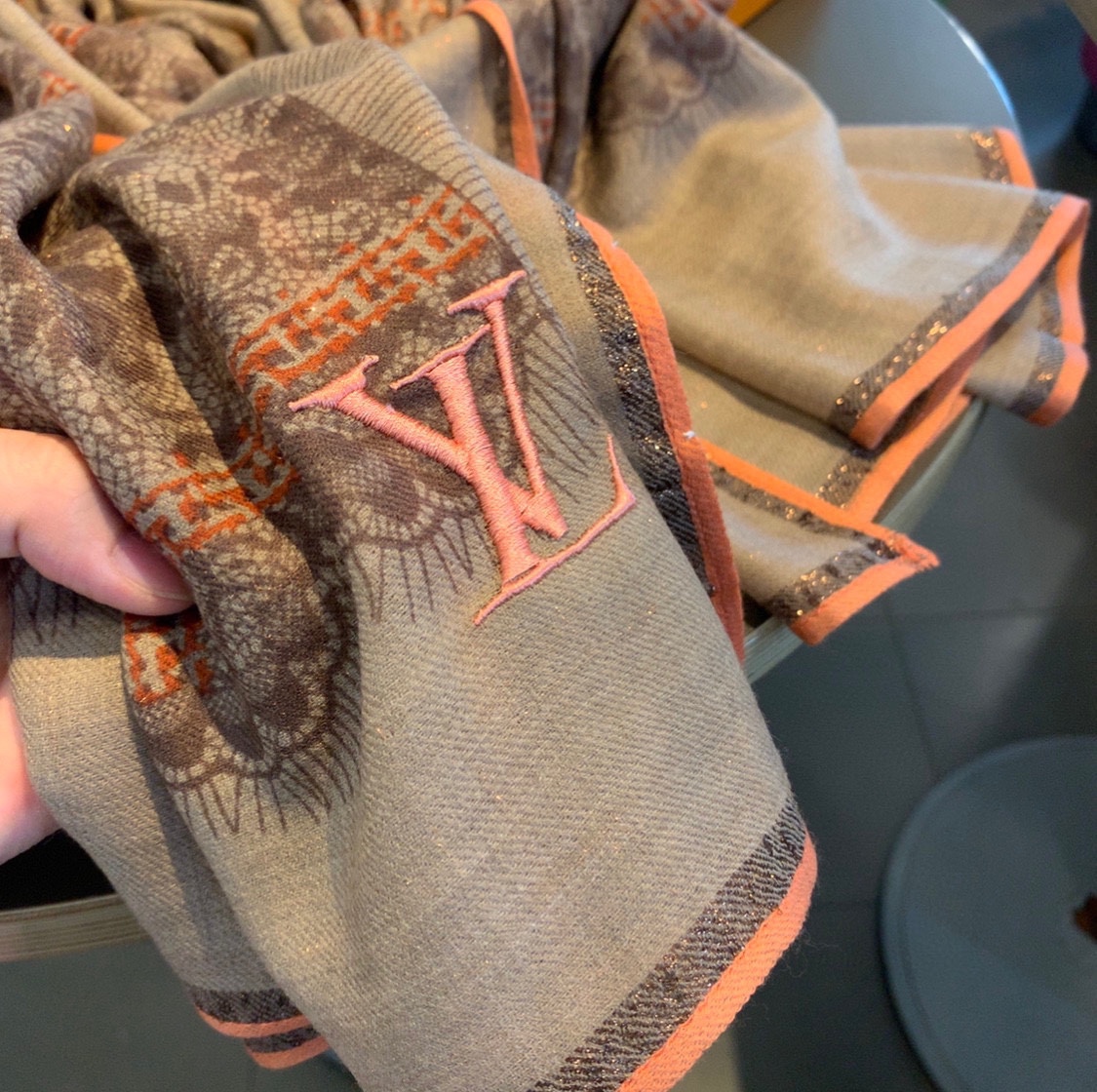 LOUIS VUITTON LV SCARF