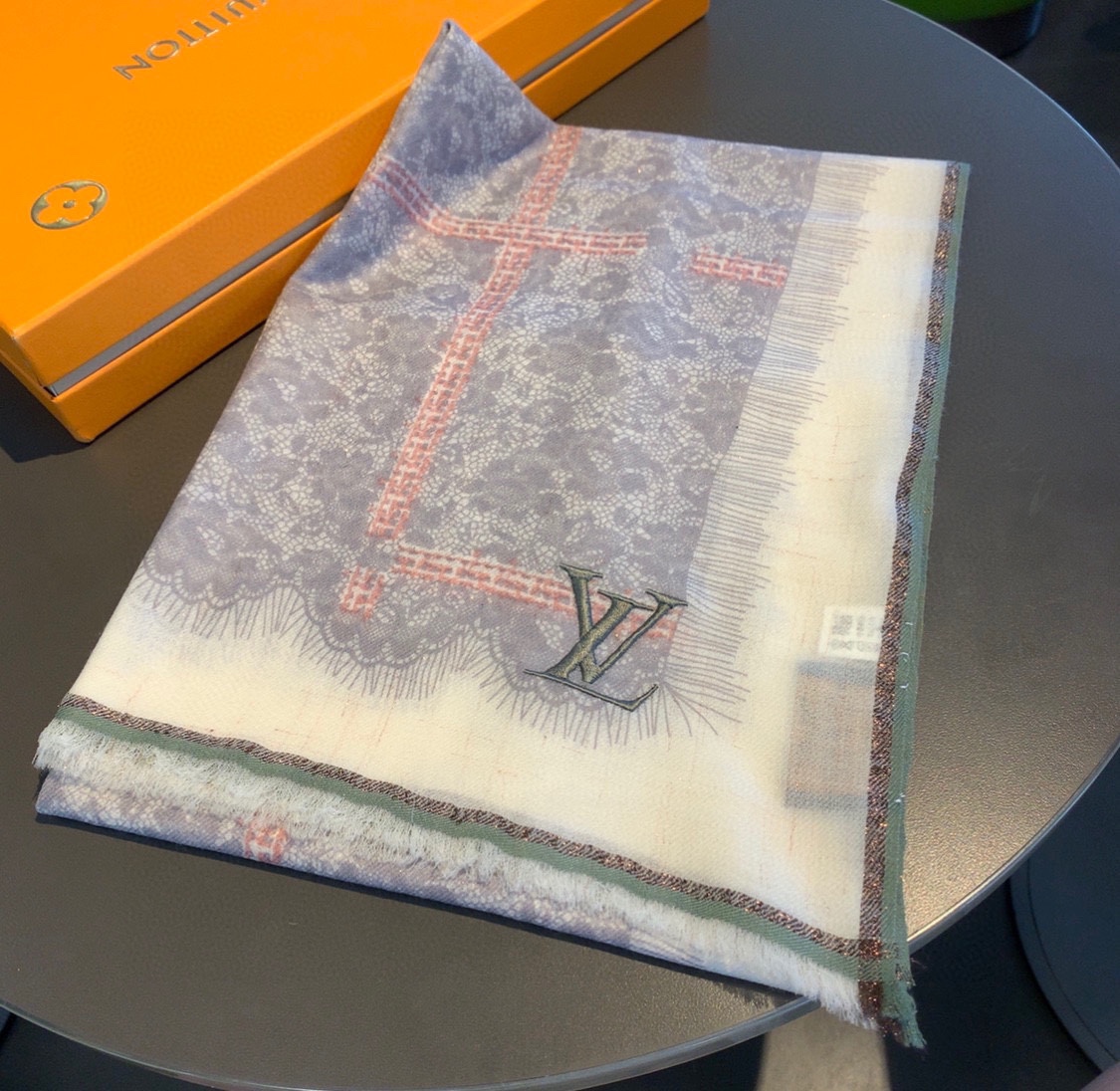 LOUIS VUITTON LV SCARF