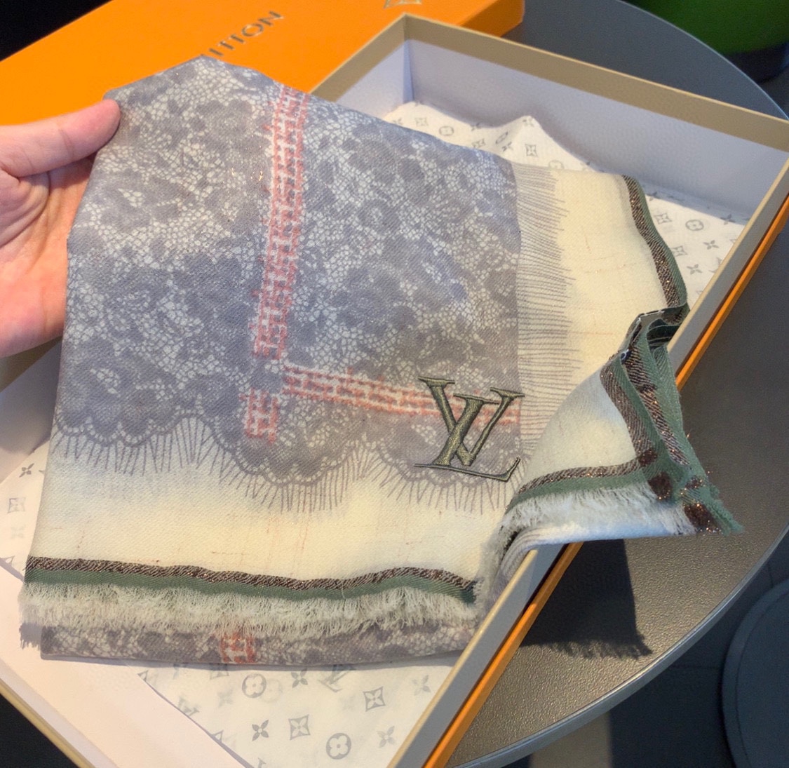 LOUIS VUITTON LV SCARF