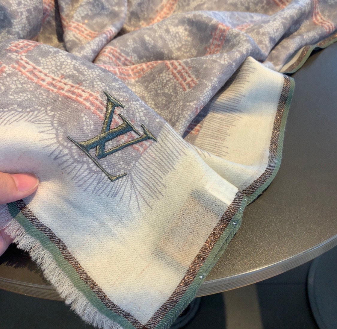 LOUIS VUITTON LV SCARF