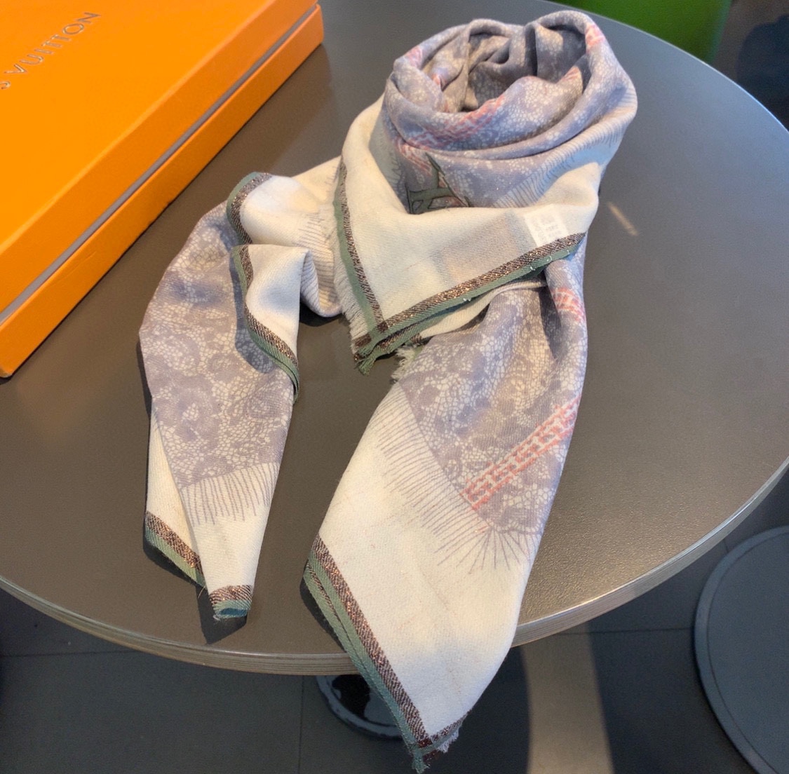 LOUIS VUITTON LV SCARF