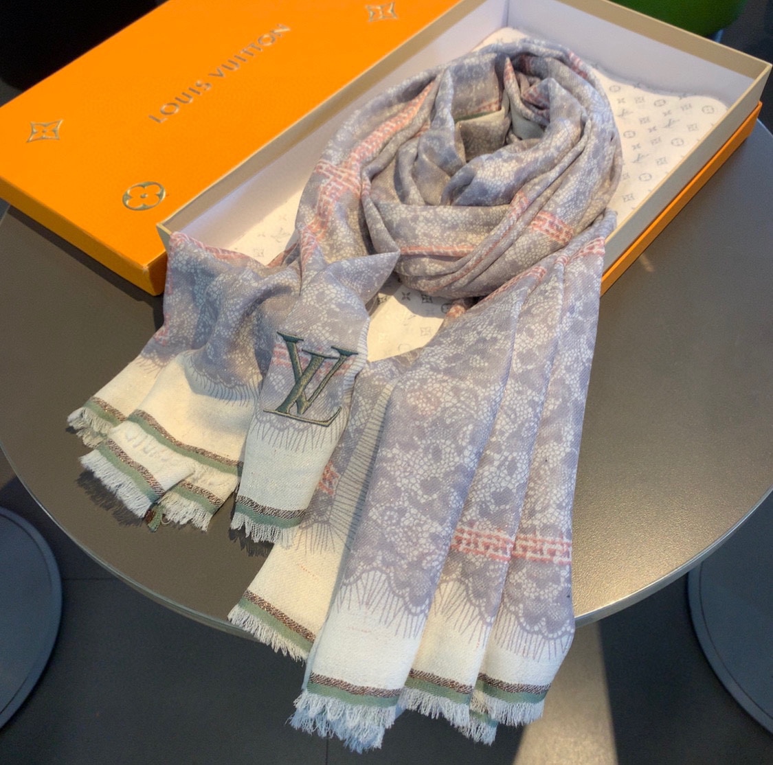 LOUIS VUITTON LV SCARF