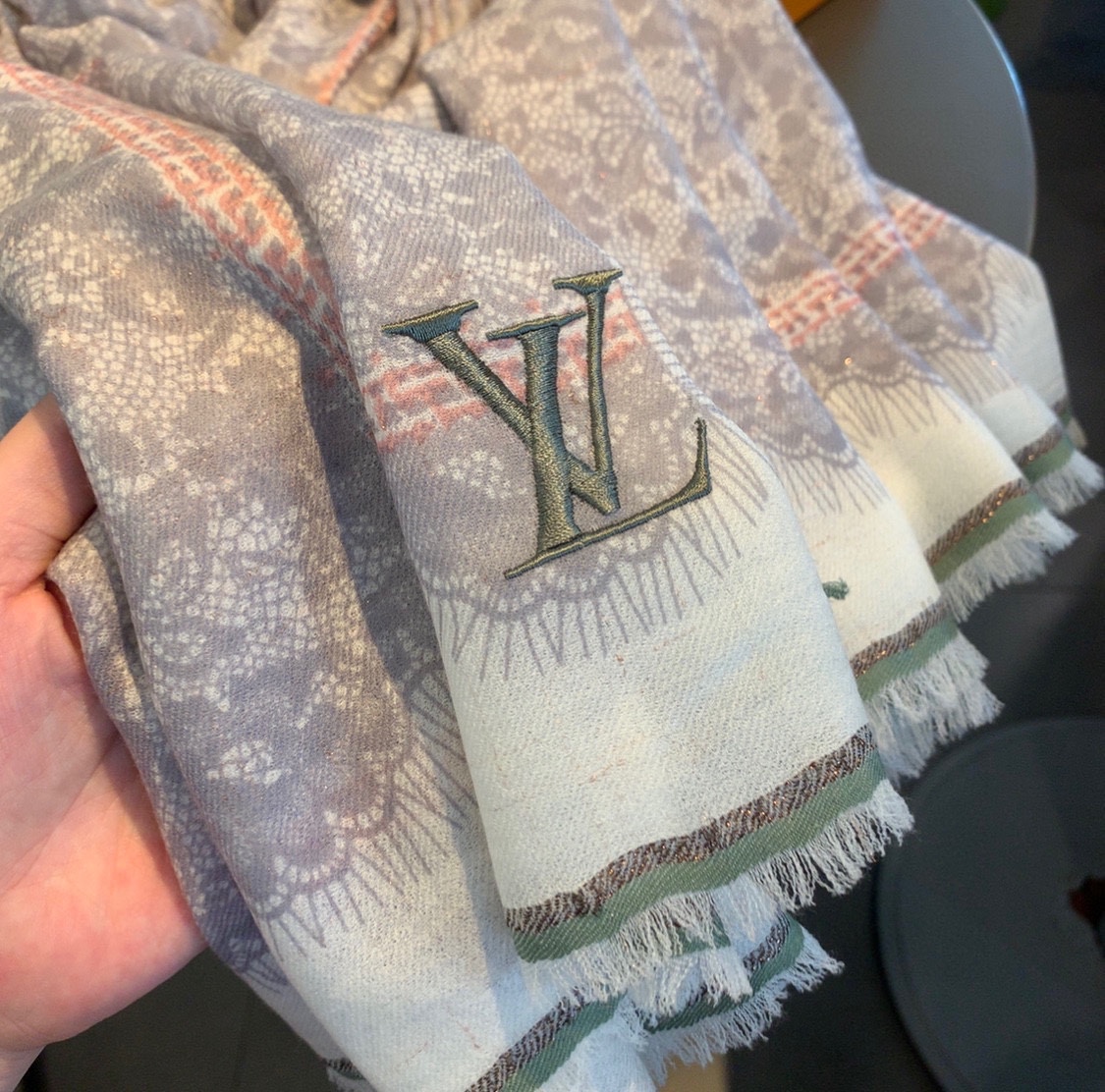 LOUIS VUITTON LV SCARF