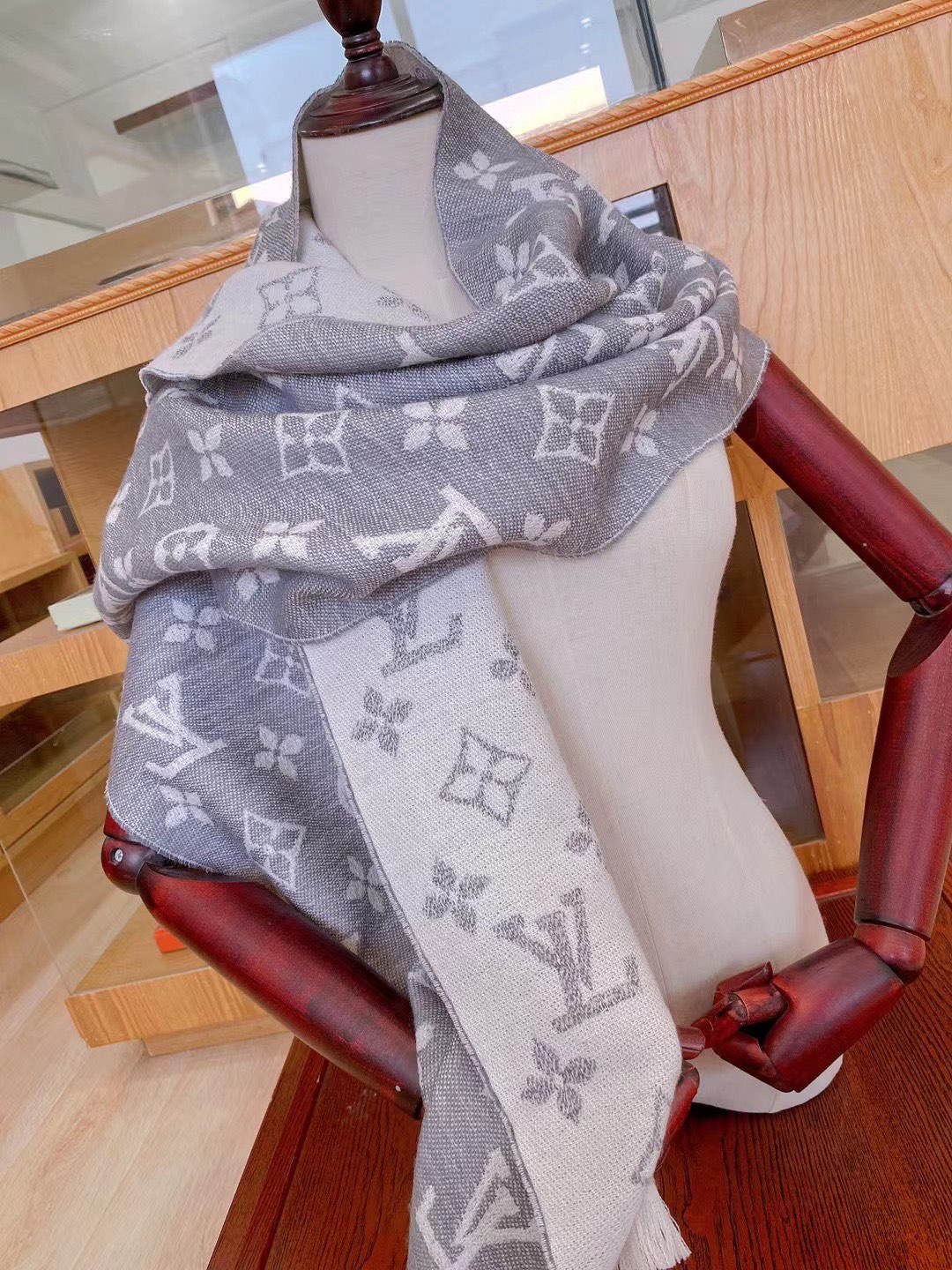 LOUIS VUITTON LV SCARF