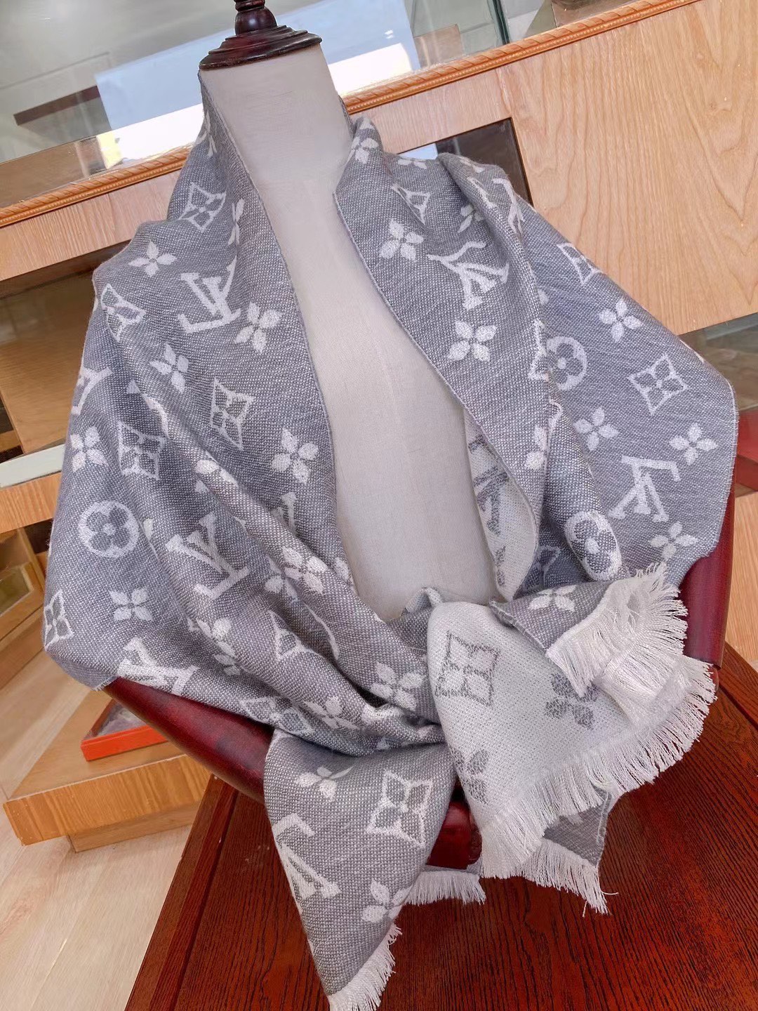 LOUIS VUITTON LV SCARF