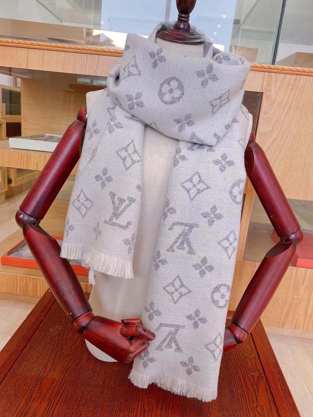 LOUIS VUITTON LV SCARF