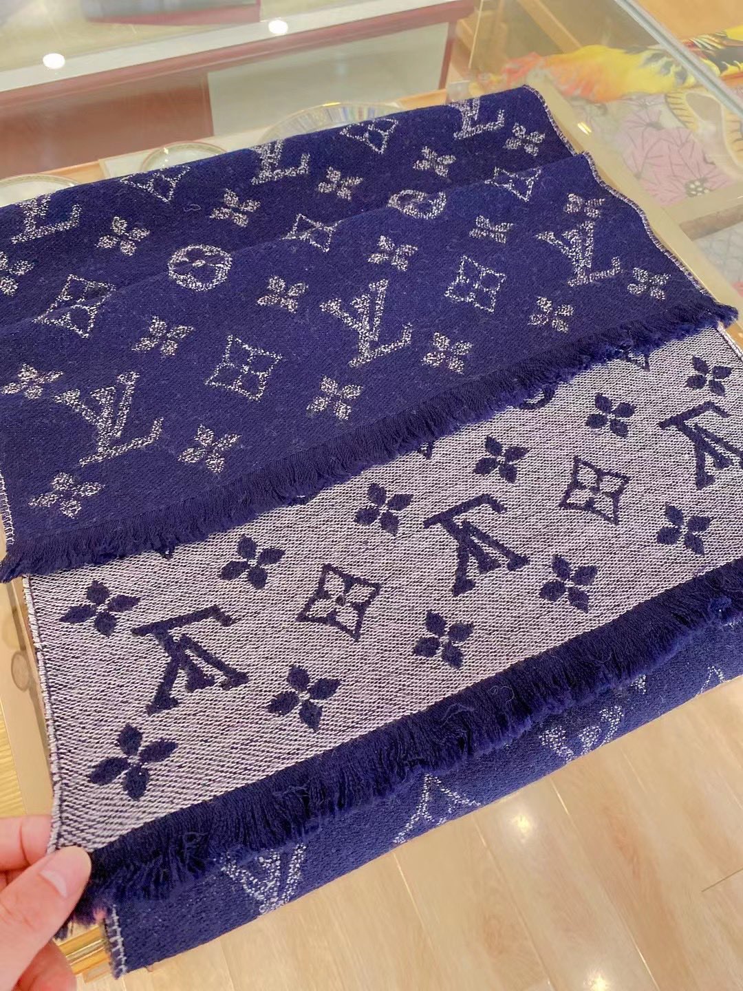 LOUIS VUITTON LV SCARF