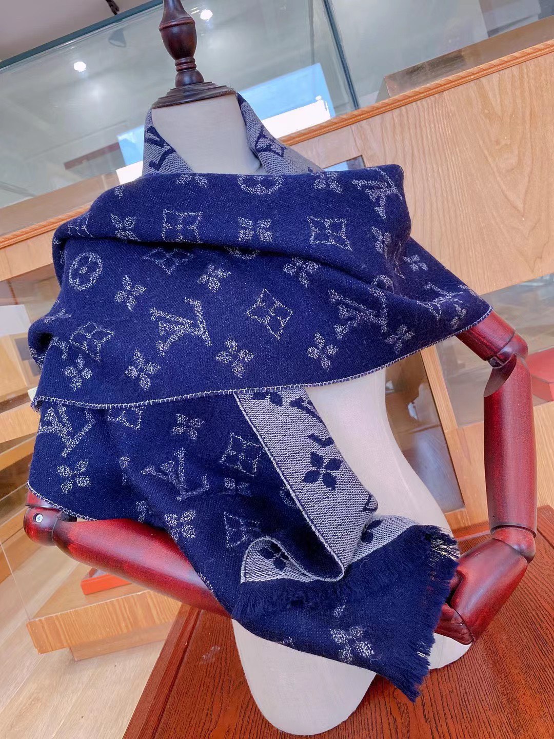 LOUIS VUITTON LV SCARF