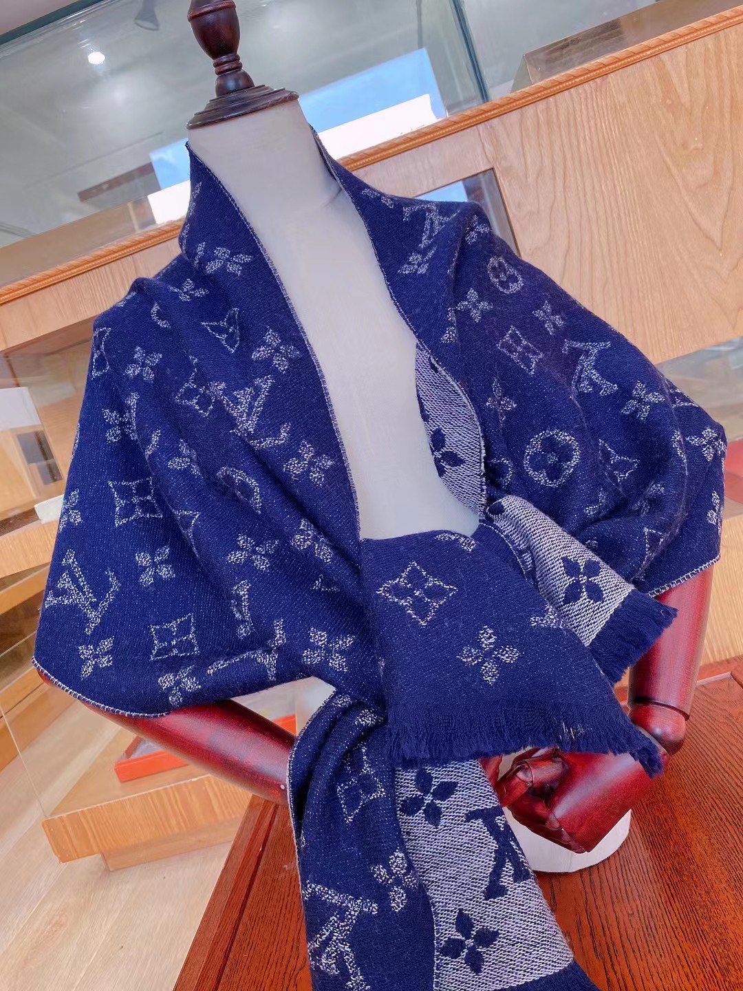 LOUIS VUITTON LV SCARF