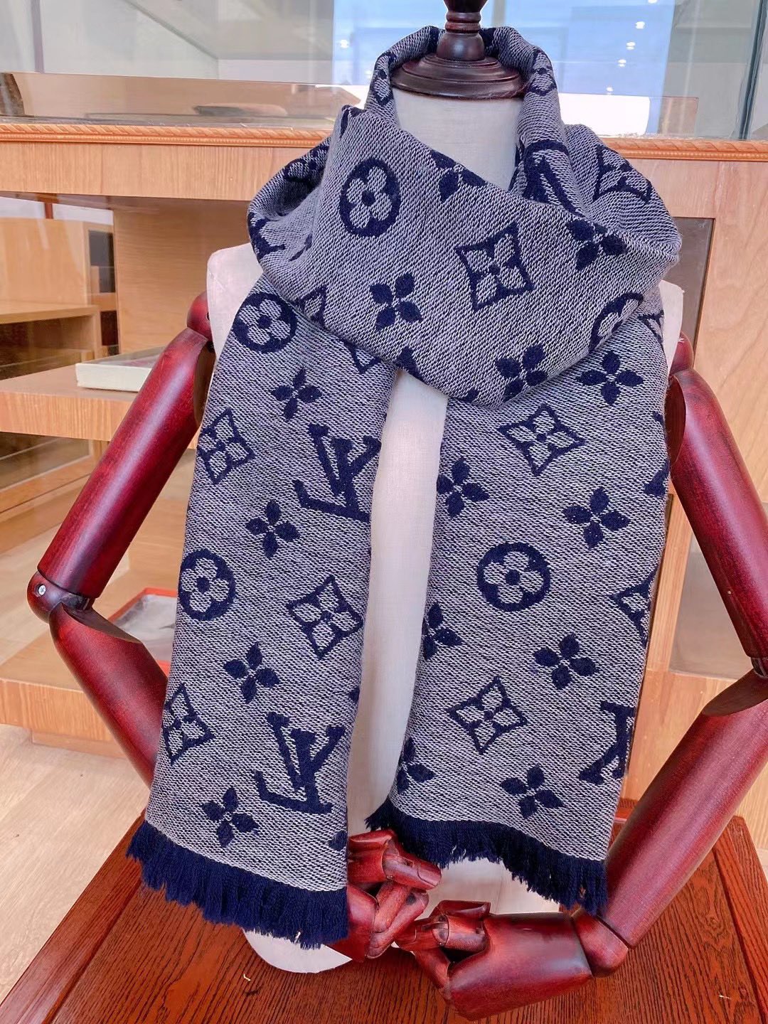 LOUIS VUITTON LV SCARF