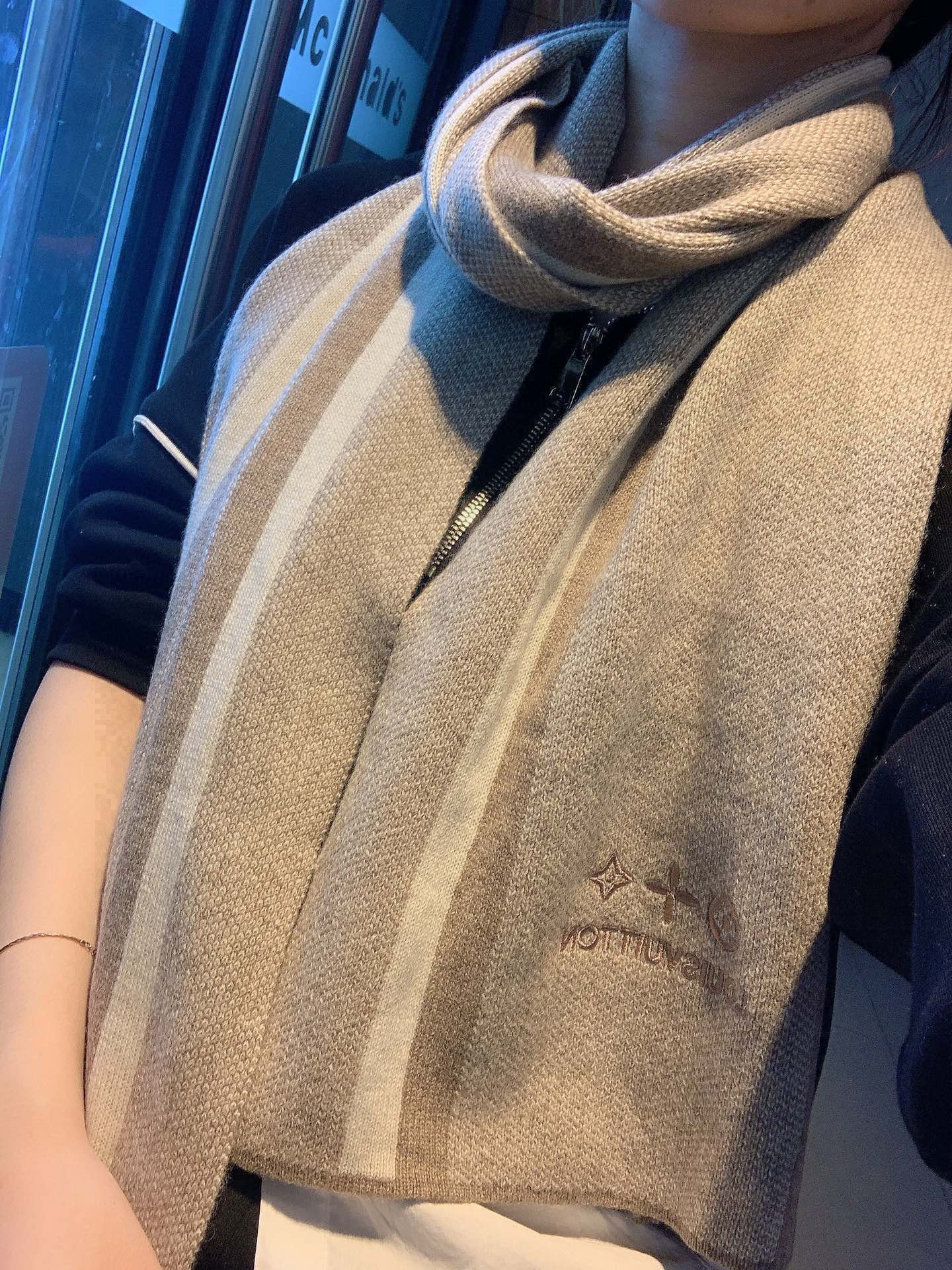 LOUIS VUITTON LV SCARF