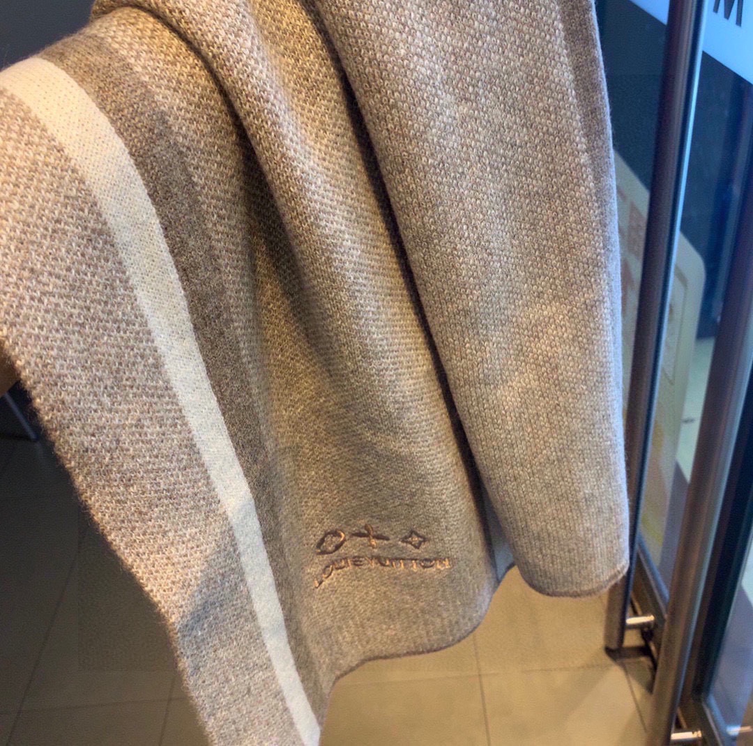 LOUIS VUITTON LV SCARF