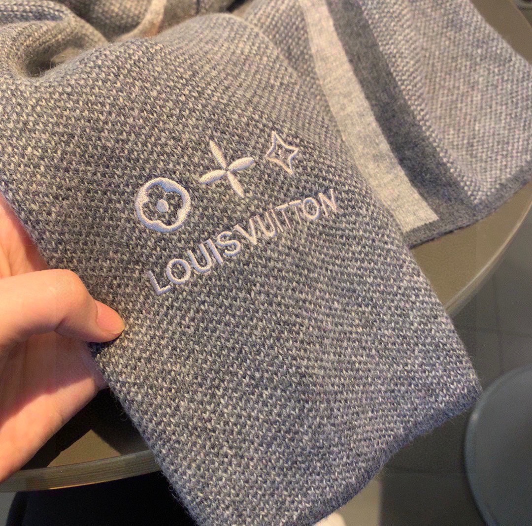 LOUIS VUITTON LV SCARF
