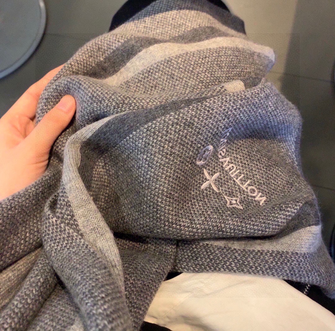 LOUIS VUITTON LV SCARF