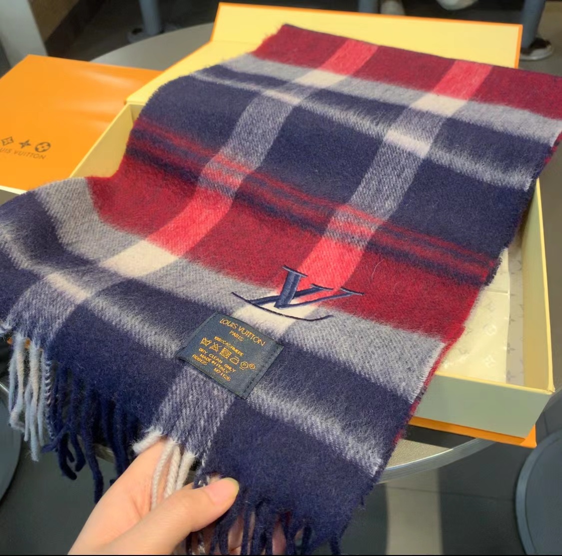 LOUIS VUITTON LV SCARF