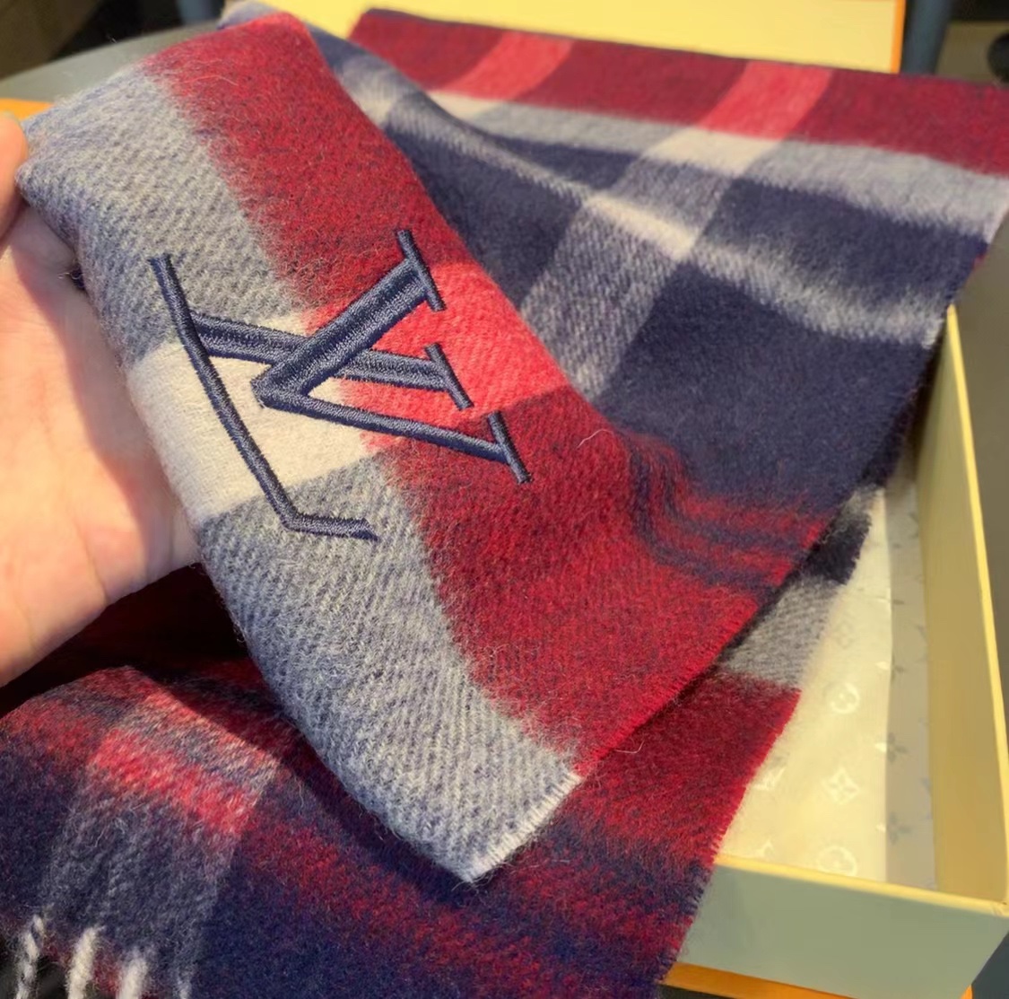 LOUIS VUITTON LV SCARF