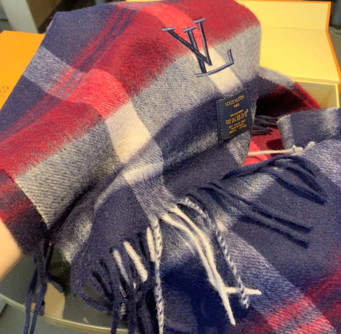 LOUIS VUITTON LV SCARF